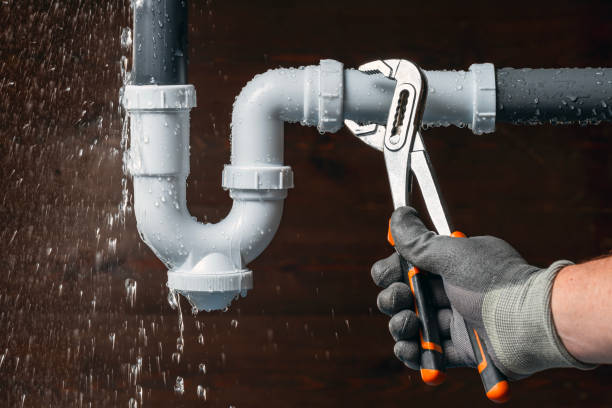 Professional Emergency Plumber technician working in Lawndale, IL